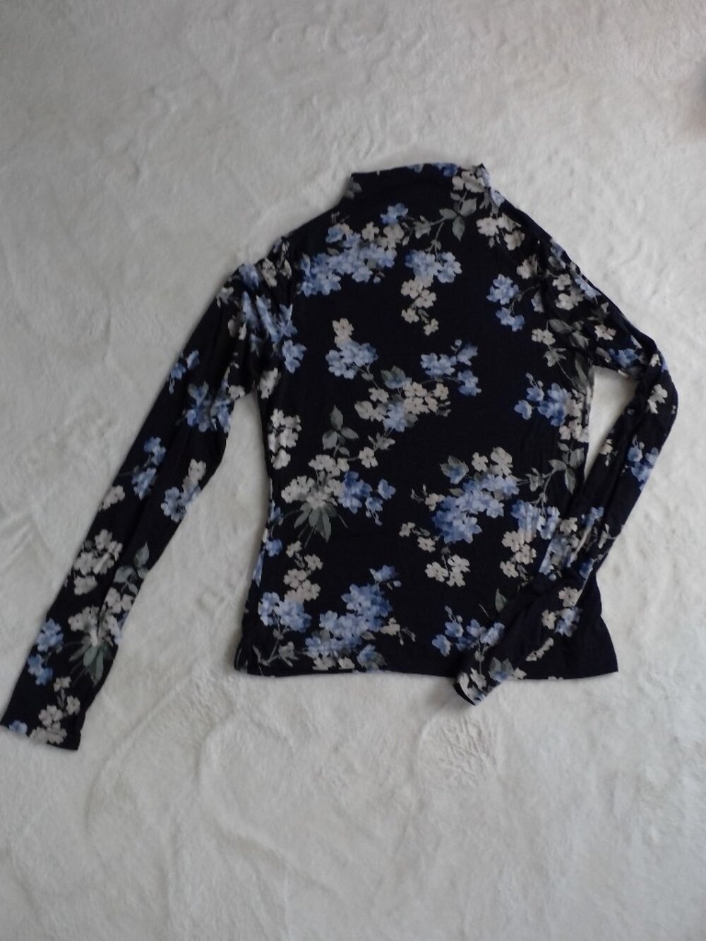 H & M MOCK NECK STRETCHY SHIRT SIZE S